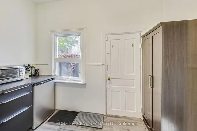 Additional image 15 of 825 Adelaide St