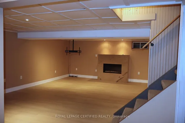 Additional image 27 of 35 Ladore Dr