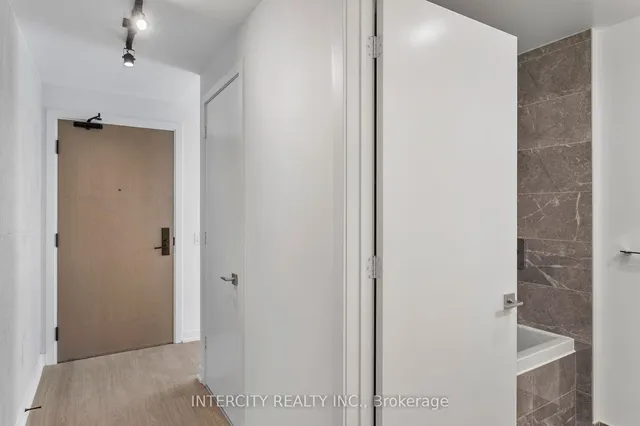 Additional image 5 of 195 McCaul St Unit 1211