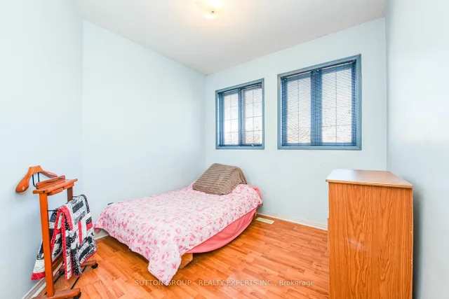 Additional image 23 of 48 Yellow Brick Rd