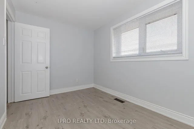 Additional image 26 of 17 Town House Cres