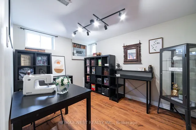 Additional image 20 of 10 Rowallan Dr