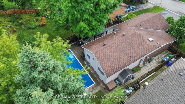 Additional image 30 of 34 Lorraine Cres