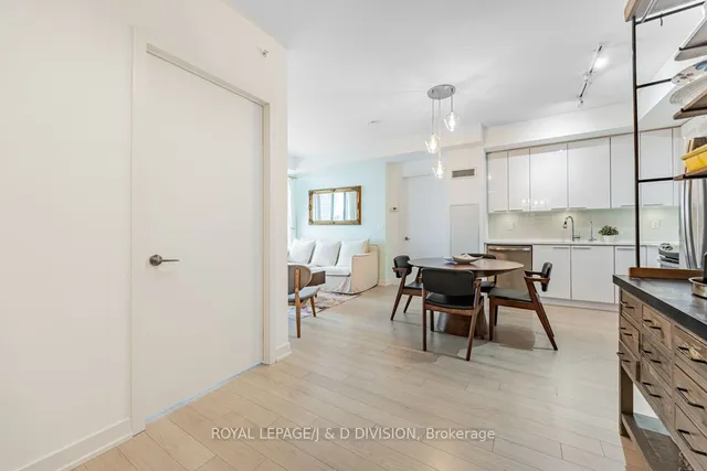 Additional image 2 of 10 Park Lawn Rd Unit 910