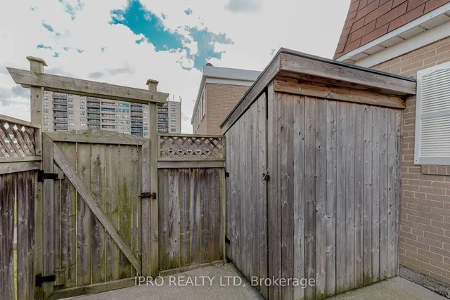 Additional image 33 of 17 Town House Cres