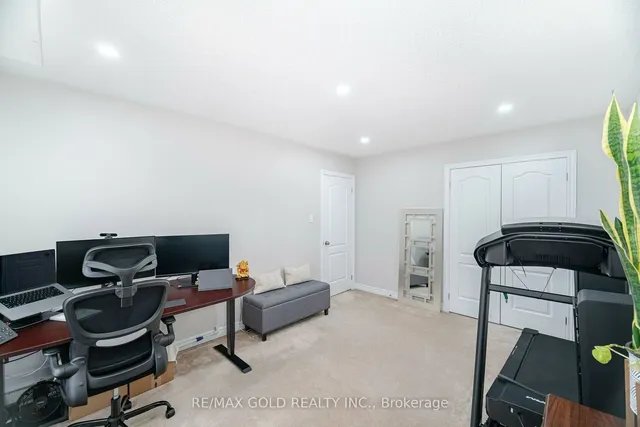 Additional image 31 of 24 Campwood Cres