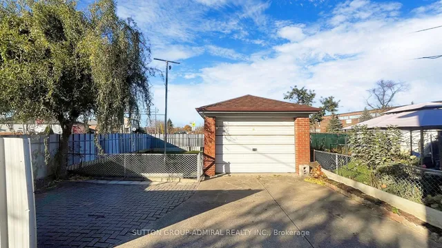 Additional image 29 of 48 Dubray Ave