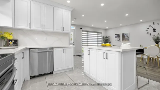 Additional image 9 of 16 Drake Blvd