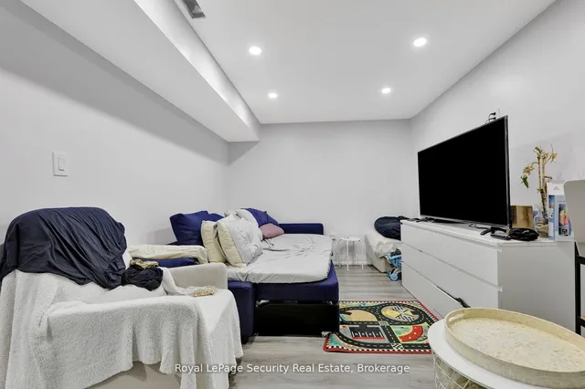 Additional image 29 of 80 Aspermont Cres