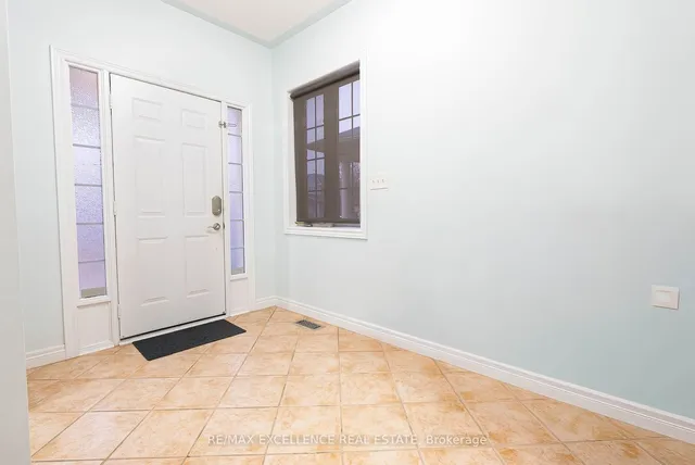 Additional image 8 of 13 Stable Gate