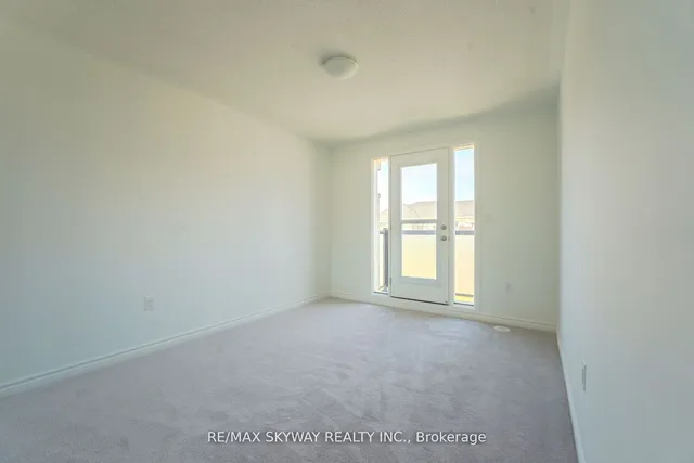 Additional image 30 of 4 Plume St