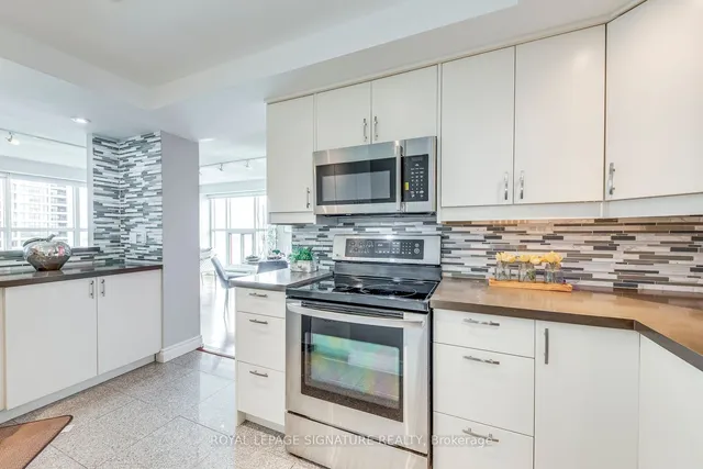 Additional image 12 of 77 Harbour Sq Unit 2207