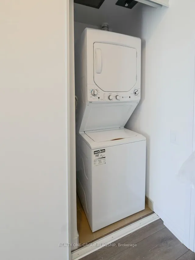 Additional image 17 of 4208 Dundas St Unit 504