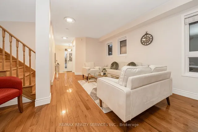 Additional image 7 of 77 Crown Victoria Dr