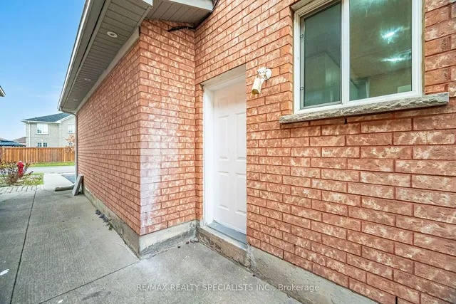 Additional image 40 of 32 Giza Cres