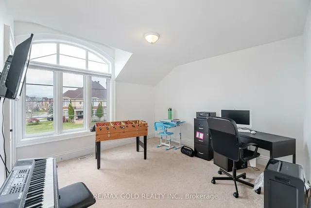 Additional image 16 of 26 Regis Circ