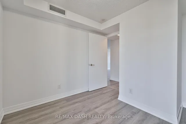 Additional image 32 of 25 Carlton St Unit 2010