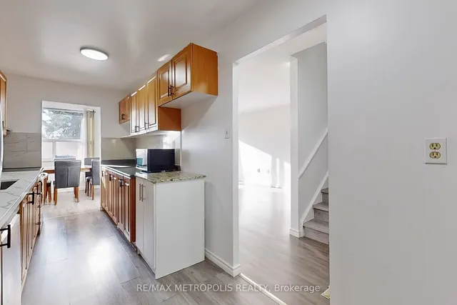 Additional image 7 of 4060 Lawrence Ave Unit 106