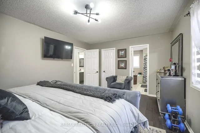 Additional image 23 of 102 Commodore Dr