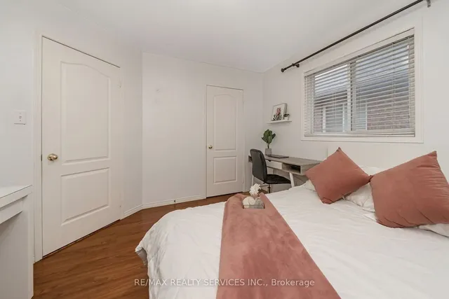 Additional image 25 of 77 Crown Victoria Dr