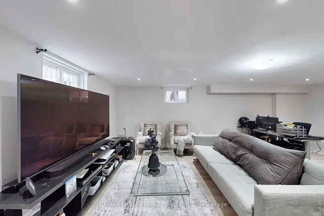 Additional image 28 of 896 Kennedy Rd