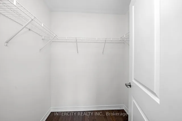 Additional image 28 of 30 Queenpost Dr