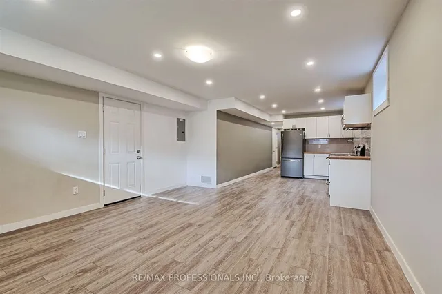 Additional image 17 of 16 Muskoka Ave