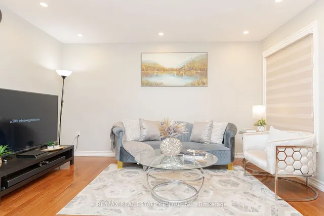 Additional image 6 of 3 Candy Cres