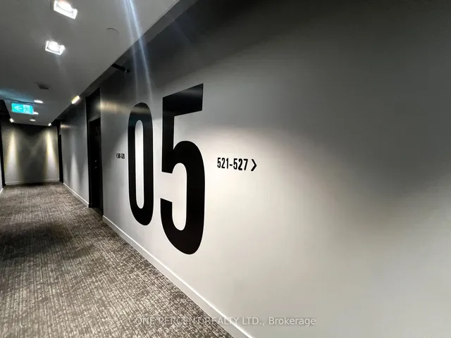 7 SMITH Cres Unit 527