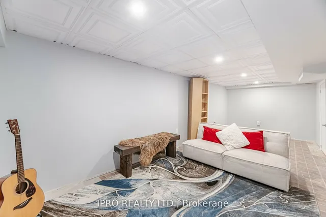 Additional image 29 of 39 Lakecrest Tr