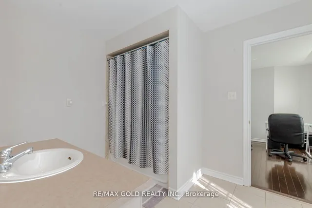 Additional image 28 of 71 Crocker Dr