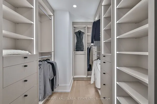 Additional image 16 of 38 Avenue Rd Unit 111