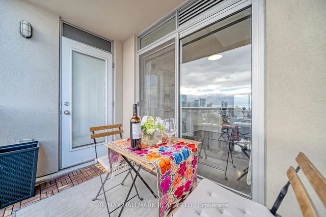 Additional image 17 of 225 Wellesley St Unit 1002