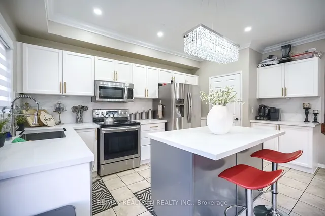 Additional image 18 of 102 Commodore Dr