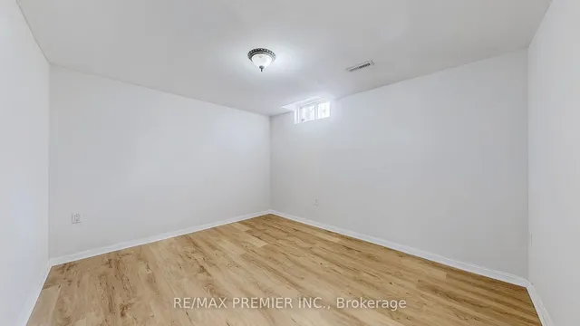 Additional image 32 of 105 Fairglen Ave