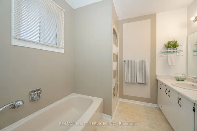 Additional image 19 of 70 Mara Cres