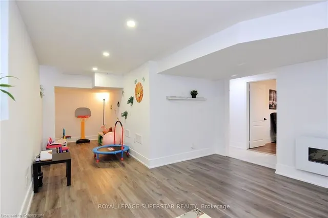 Additional image 31 of 12 El Camino Way