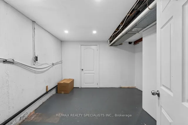 Additional image 30 of 14 Fontaine Crt