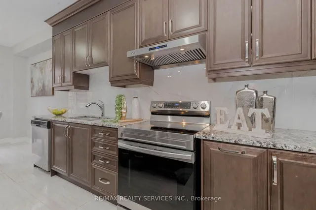 Additional image 18 of 12 Enclave Tr