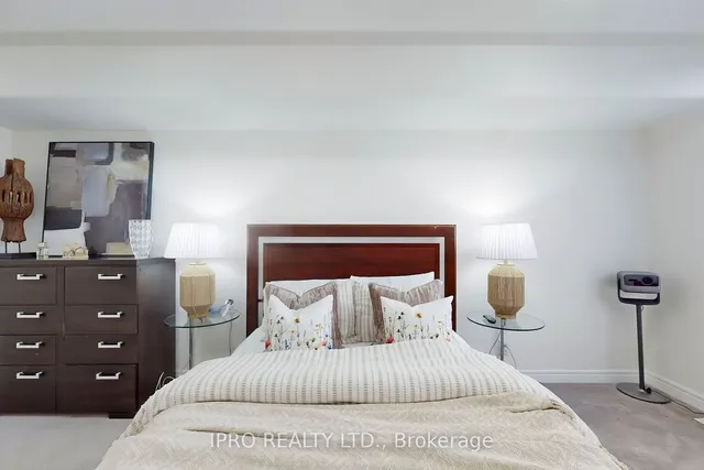 Additional image 23 of 225 Wellesley St Unit 701