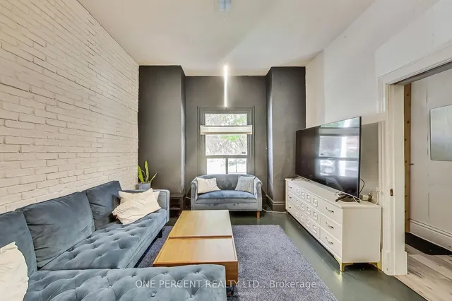 Additional image 8 of 825 Adelaide St