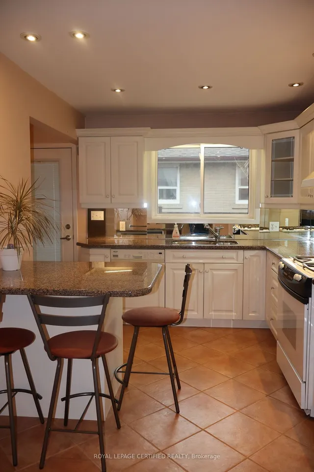 Additional image 12 of 35 Ladore Dr