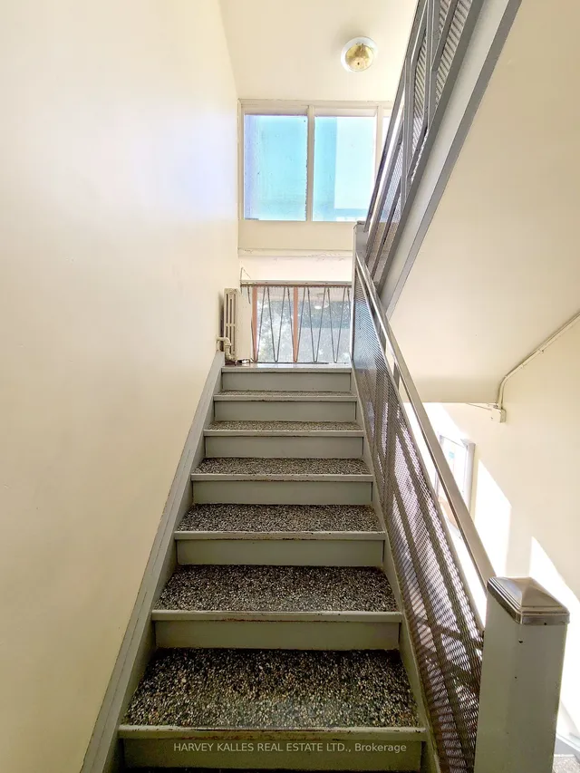 Additional image 10 of 2412 Queen St