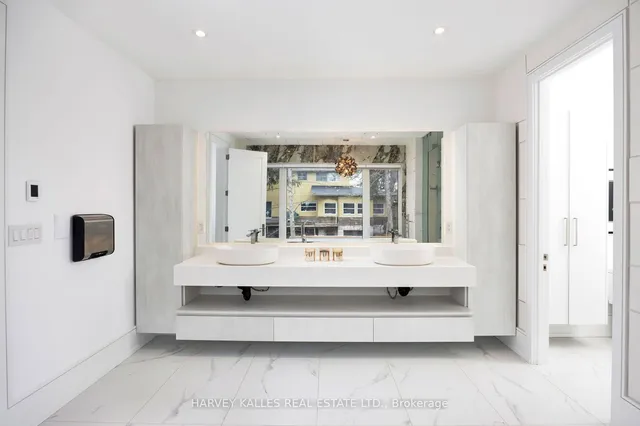 Additional image 19 of 837 ROYAL YORK Rd