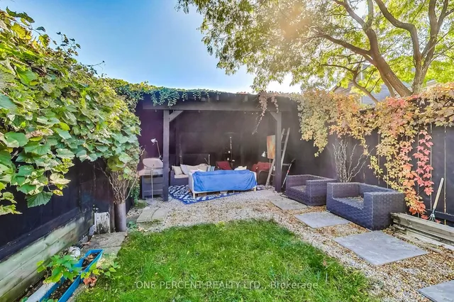 Additional image 36 of 825 Adelaide St