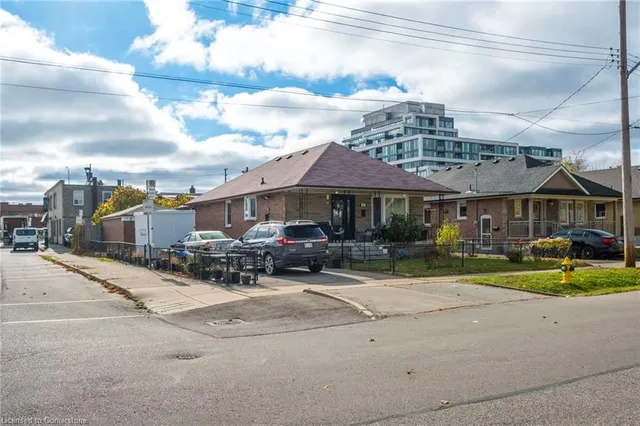 Additional image 32 of 15 Rosewood Ave