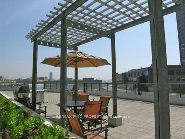 Additional image 11 of 12 Yonge St Unit 1505