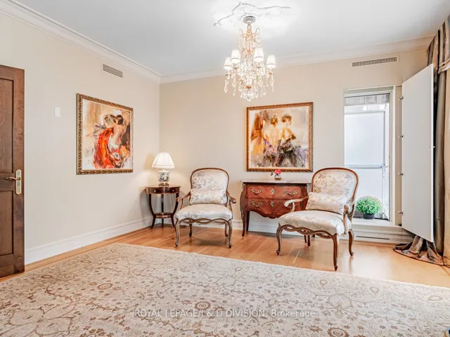 Additional image 19 of 38 Avenue Rd Unit 808