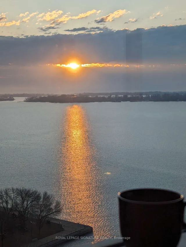 Additional image 21 of 77 Harbour Sq Unit 2207