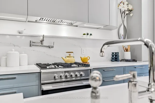 Additional image 11 of 678 Oriole Pkwy